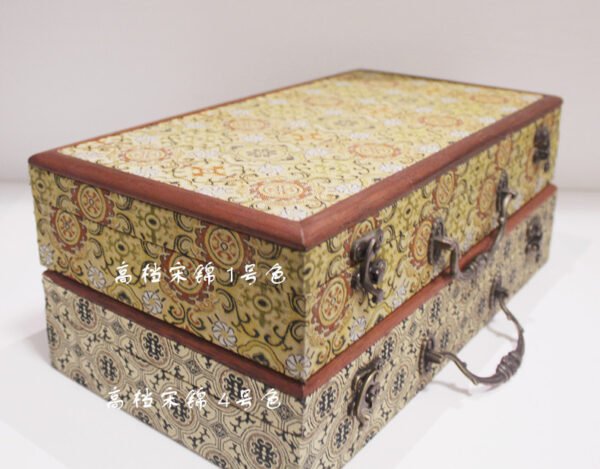 32*16cm Xuan Paper Brochure Press Wooden Frame Brocade Box
